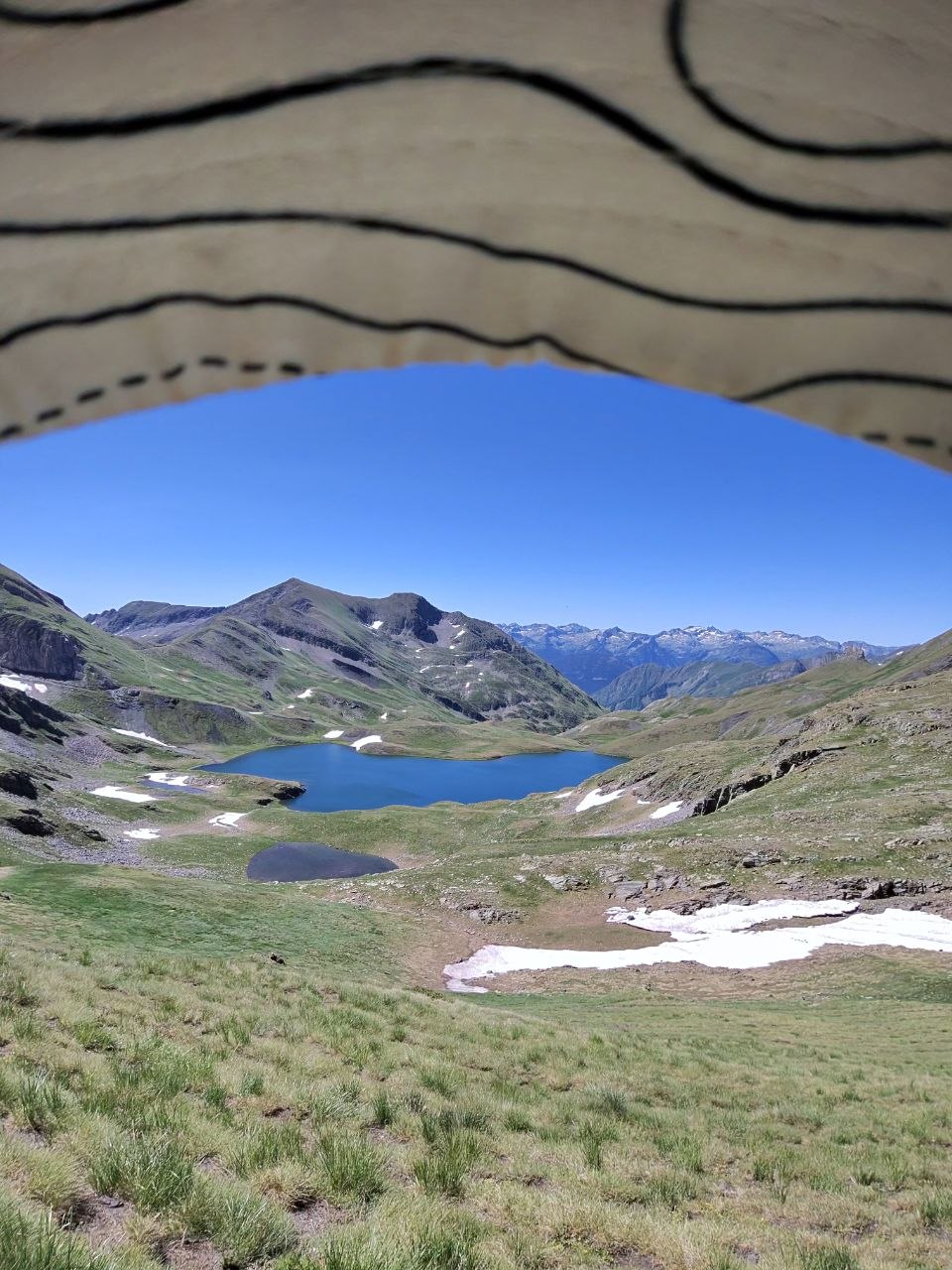 Val d'Aran lake through the frame